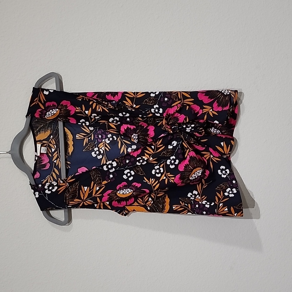 A new day size large floral blouse. Like new